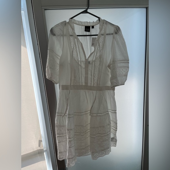 White puff sleeve dress has inner layer too - Picture 4 of 4